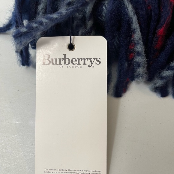 💕❤️New with Tag Unused Burberrys of London Scarf Lambswool 💕❤️ - Picture 7 of 7